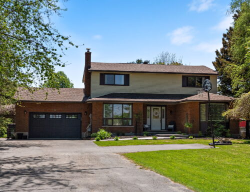 9717 Dickenson Rd W, Mount Hope